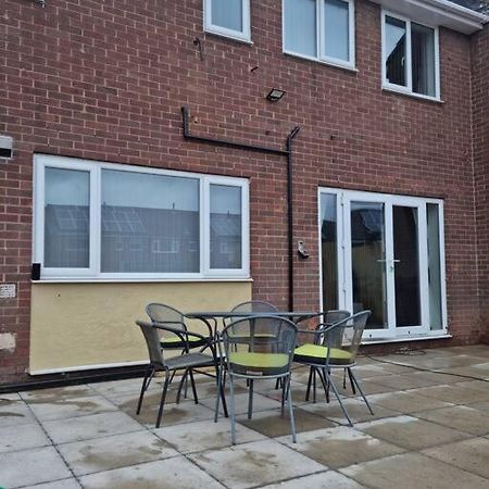 5 Bedroom House - Cheshire Oaks เอลส์เมียร์พอร์ต ภายนอก รูปภาพ