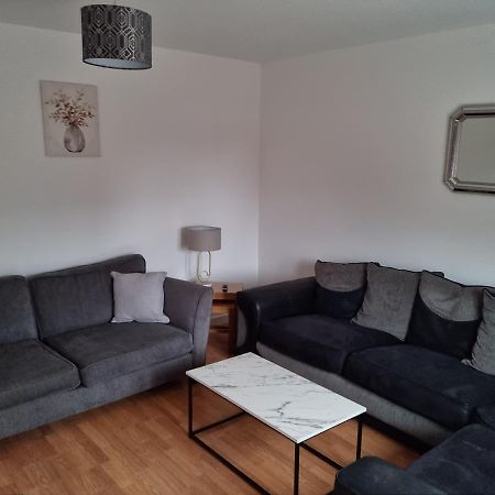 5 Bedroom House - Cheshire Oaks เอลส์เมียร์พอร์ต ภายนอก รูปภาพ