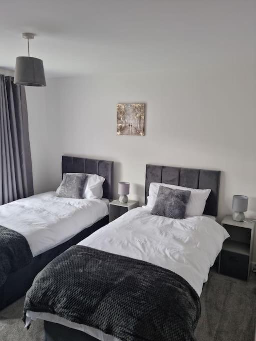 5 Bedroom House - Cheshire Oaks เอลส์เมียร์พอร์ต ภายนอก รูปภาพ