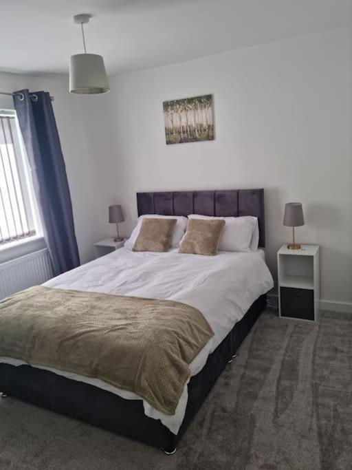 5 Bedroom House - Cheshire Oaks เอลส์เมียร์พอร์ต ภายนอก รูปภาพ