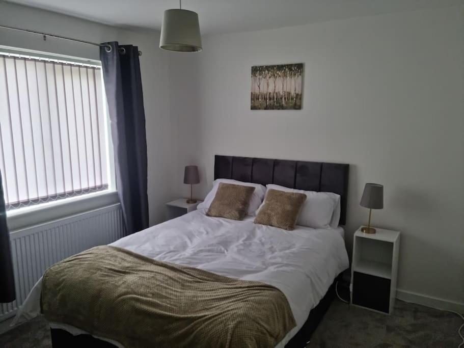 5 Bedroom House - Cheshire Oaks เอลส์เมียร์พอร์ต ภายนอก รูปภาพ