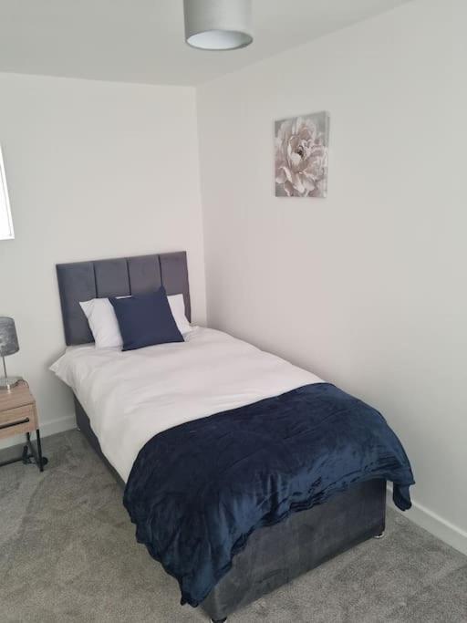 5 Bedroom House - Cheshire Oaks เอลส์เมียร์พอร์ต ภายนอก รูปภาพ
